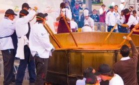 Un tânăr bucătar a murit după ce a căzut într-o oală uriaşă cu ciorbă de pui